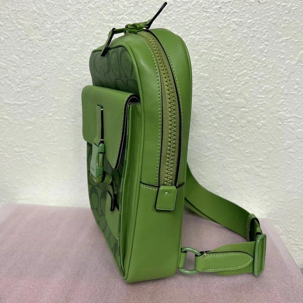 COACH Track Pack In Signature Canvas C9838 - Picture 2 of 7